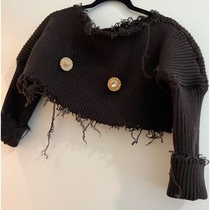 Worn once. Dark brown cropped sweater. Size: L.